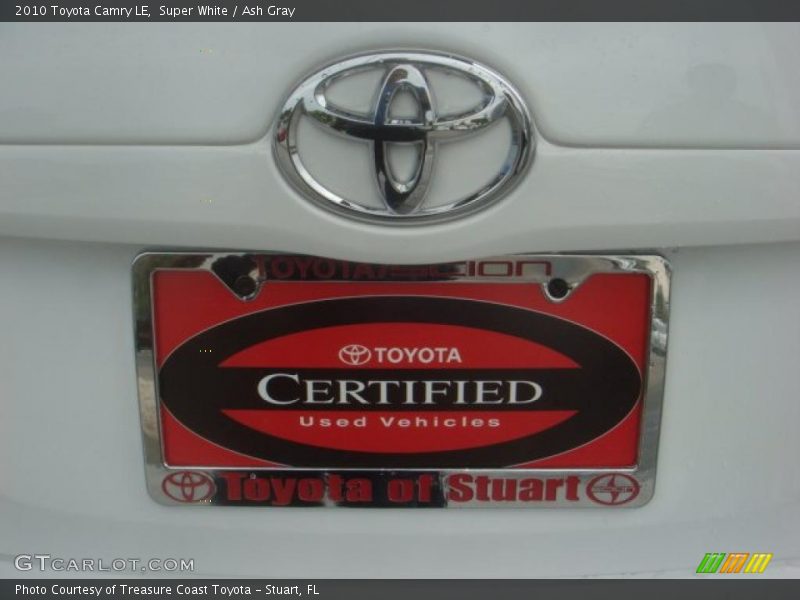 Super White / Ash Gray 2010 Toyota Camry LE