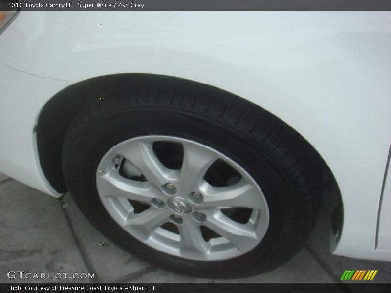 Super White / Ash Gray 2010 Toyota Camry LE
