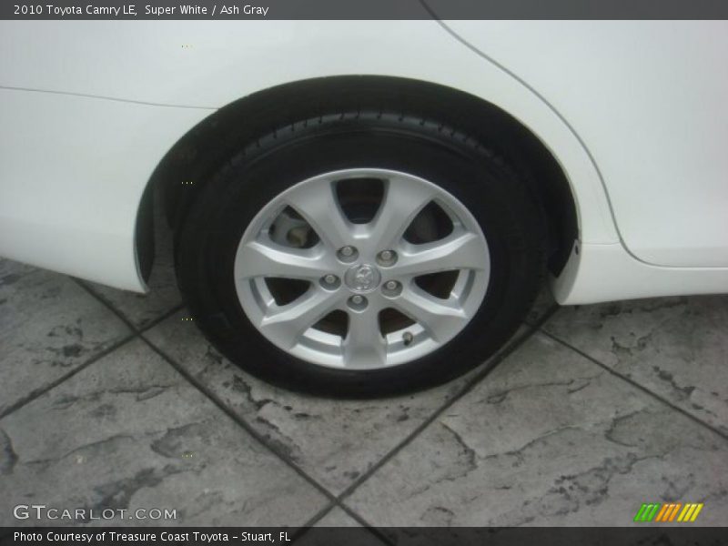 Super White / Ash Gray 2010 Toyota Camry LE
