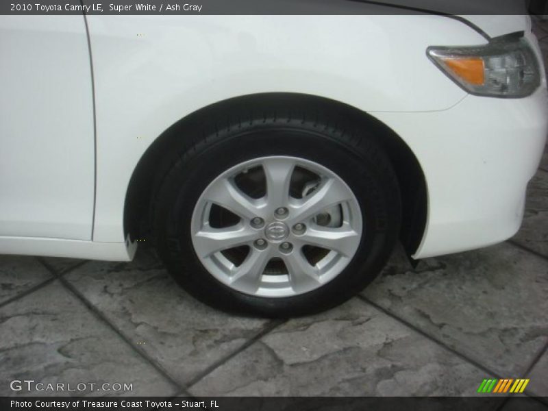 Super White / Ash Gray 2010 Toyota Camry LE