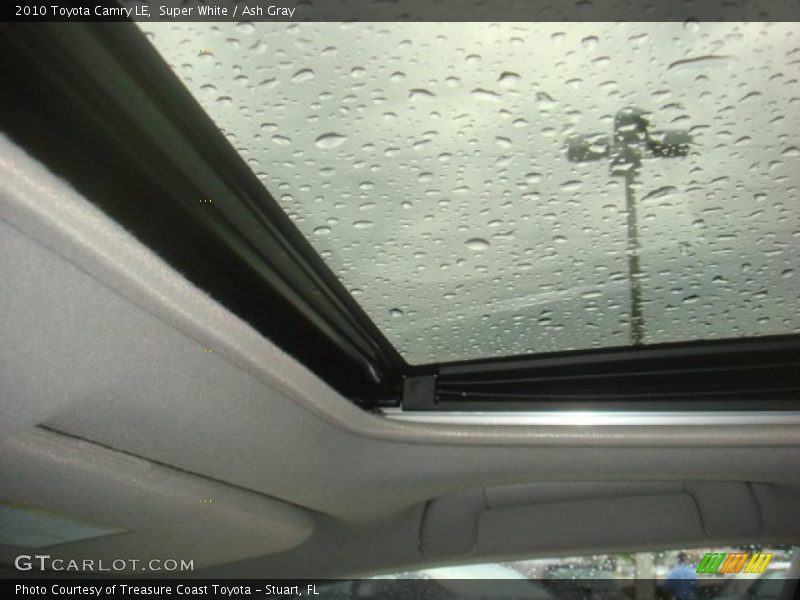 Super White / Ash Gray 2010 Toyota Camry LE