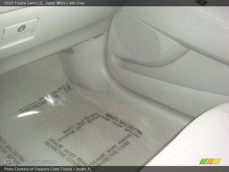 Super White / Ash Gray 2010 Toyota Camry LE