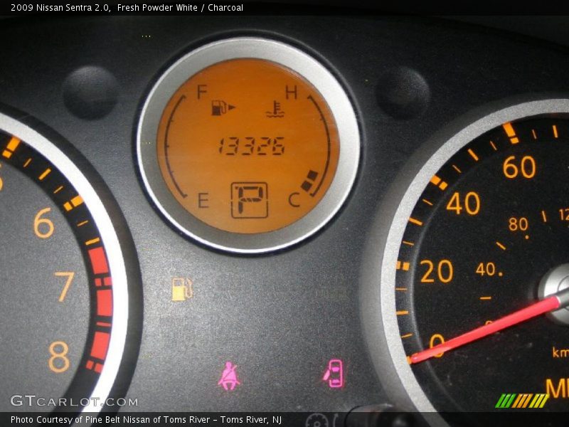 Fresh Powder White / Charcoal 2009 Nissan Sentra 2.0