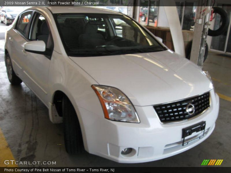 Fresh Powder White / Charcoal 2009 Nissan Sentra 2.0