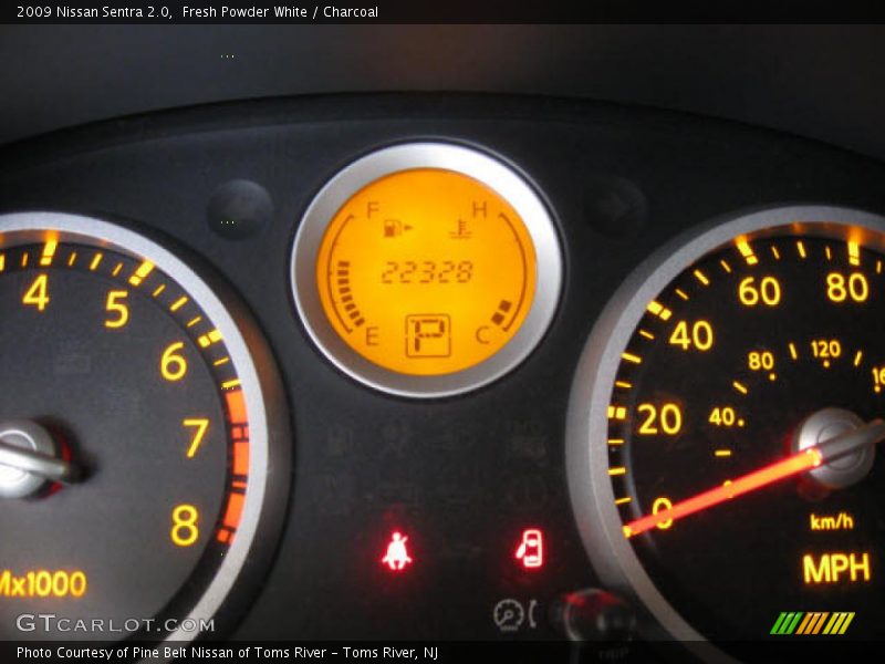 Fresh Powder White / Charcoal 2009 Nissan Sentra 2.0