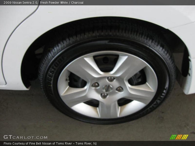 Fresh Powder White / Charcoal 2009 Nissan Sentra 2.0