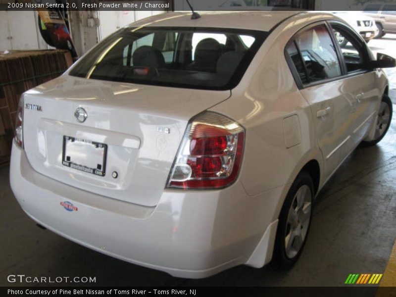 Fresh Powder White / Charcoal 2009 Nissan Sentra 2.0