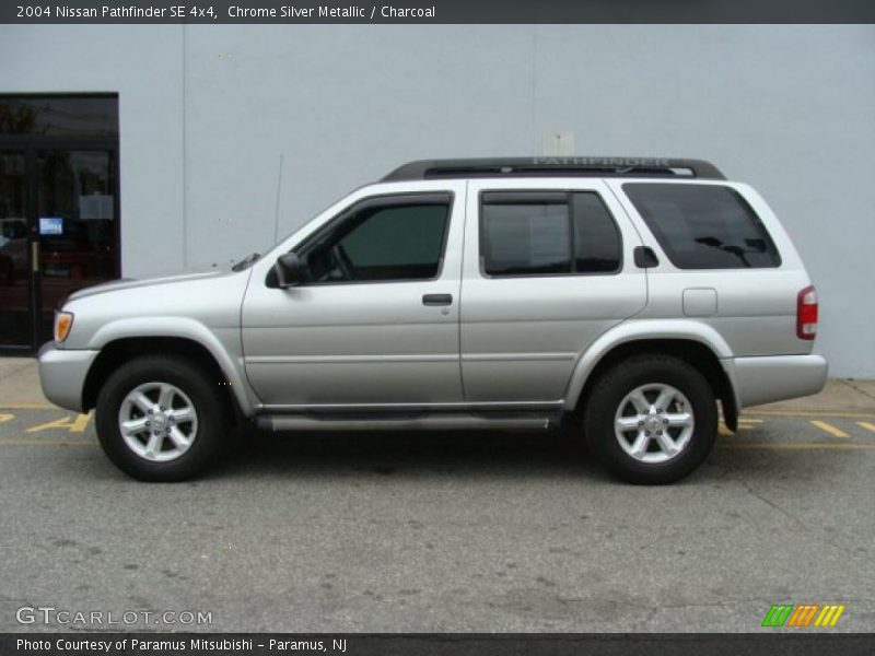 Chrome Silver Metallic / Charcoal 2004 Nissan Pathfinder SE 4x4