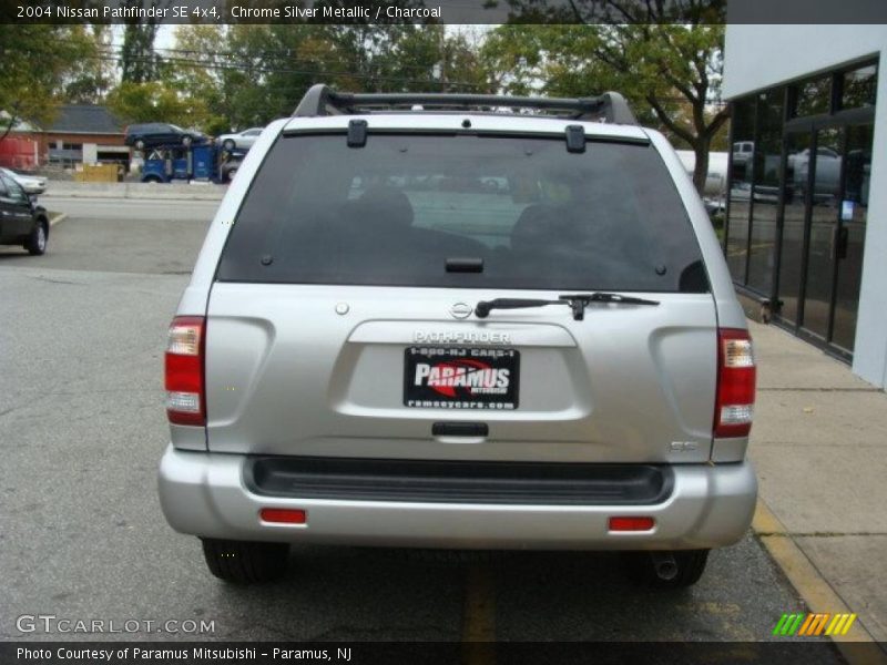 Chrome Silver Metallic / Charcoal 2004 Nissan Pathfinder SE 4x4