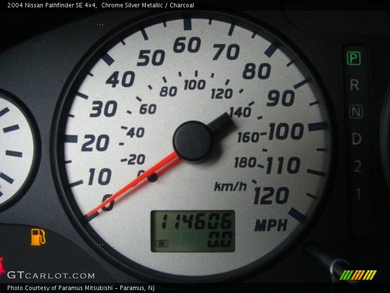 Chrome Silver Metallic / Charcoal 2004 Nissan Pathfinder SE 4x4
