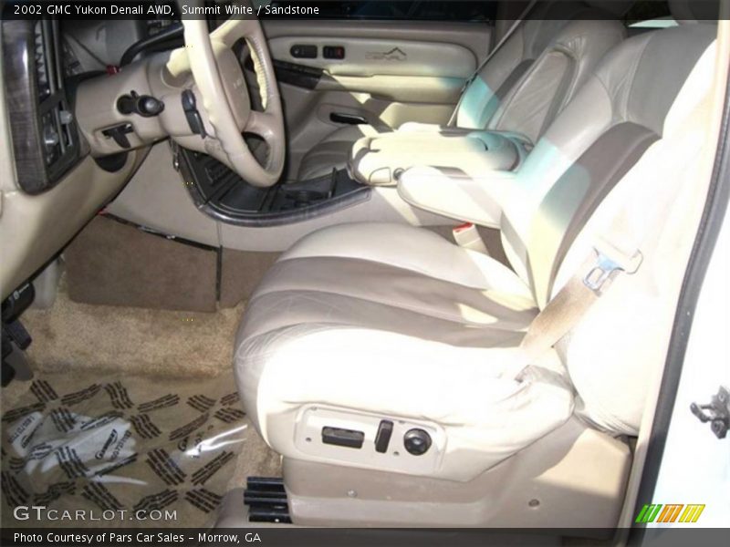 Summit White / Sandstone 2002 GMC Yukon Denali AWD