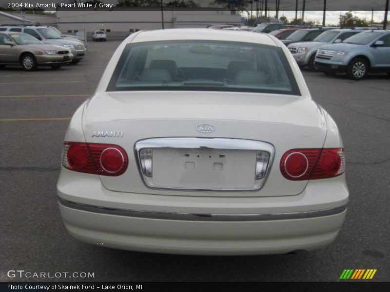 Pearl White / Gray 2004 Kia Amanti