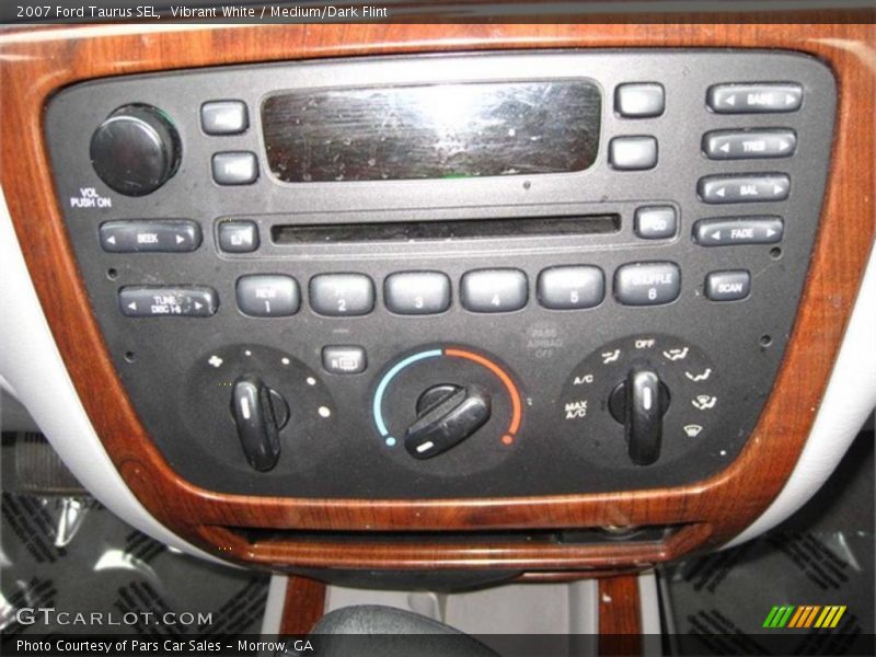 Vibrant White / Medium/Dark Flint 2007 Ford Taurus SEL