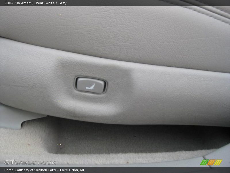 Pearl White / Gray 2004 Kia Amanti
