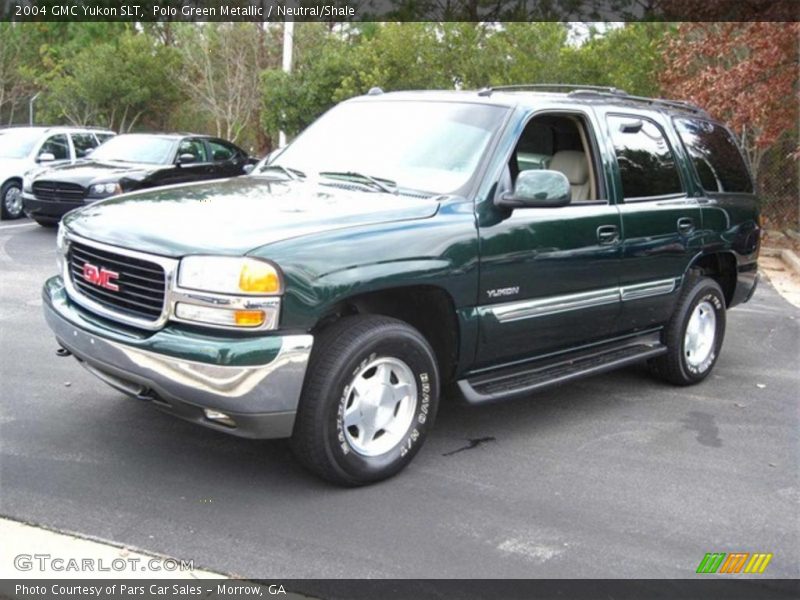 Front 3/4 View of 2004 Yukon SLT
