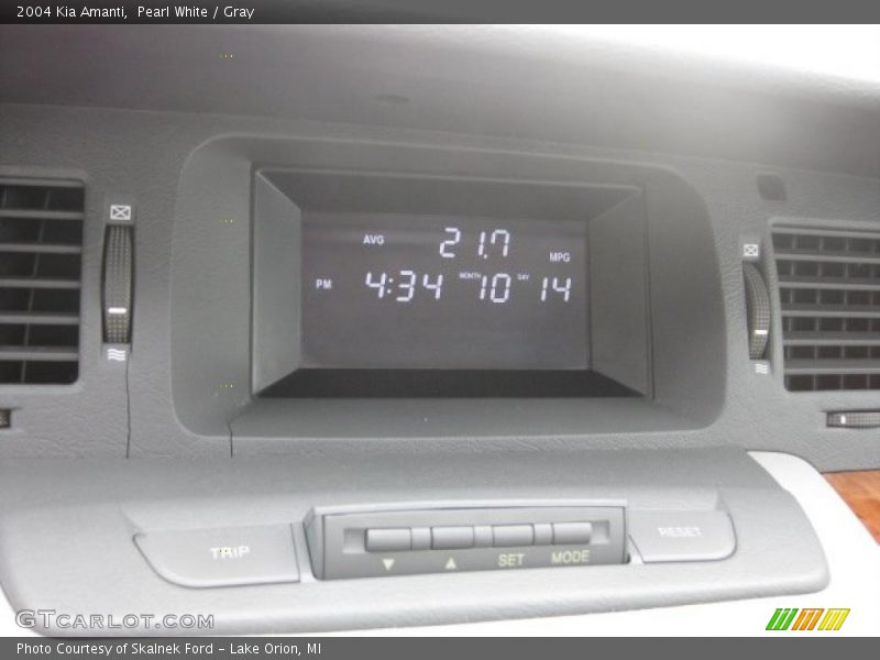 Pearl White / Gray 2004 Kia Amanti