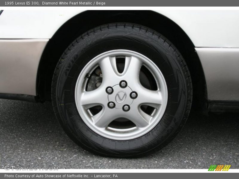 Diamond White Pearl Metallic / Beige 1995 Lexus ES 300