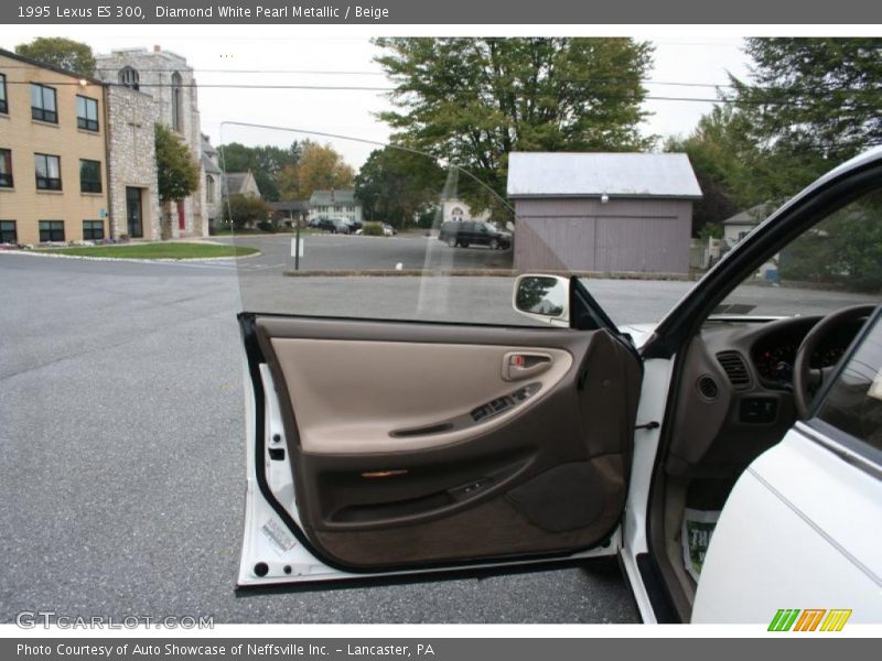 Diamond White Pearl Metallic / Beige 1995 Lexus ES 300