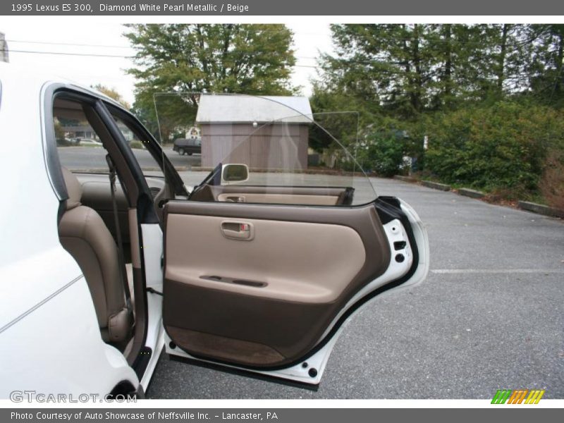 Diamond White Pearl Metallic / Beige 1995 Lexus ES 300