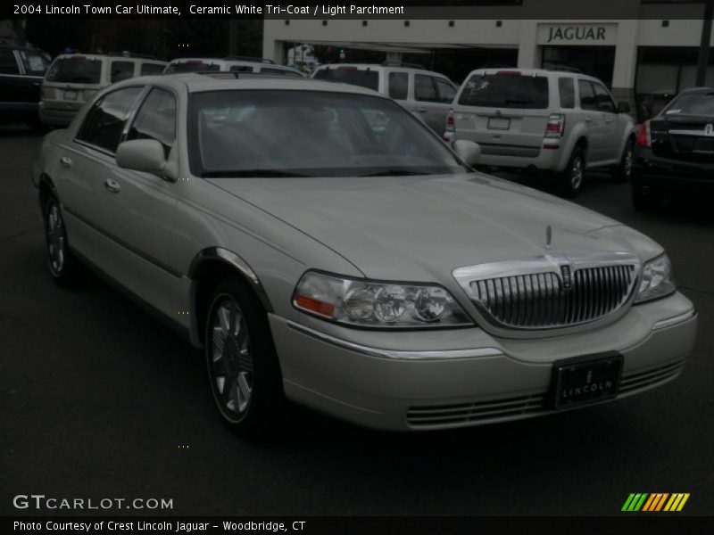 Ceramic White Tri-Coat / Light Parchment 2004 Lincoln Town Car Ultimate