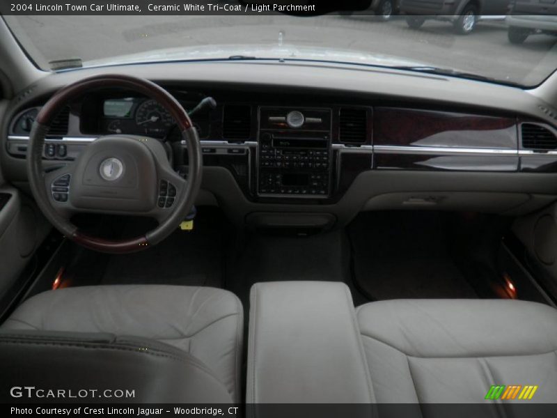 Ceramic White Tri-Coat / Light Parchment 2004 Lincoln Town Car Ultimate