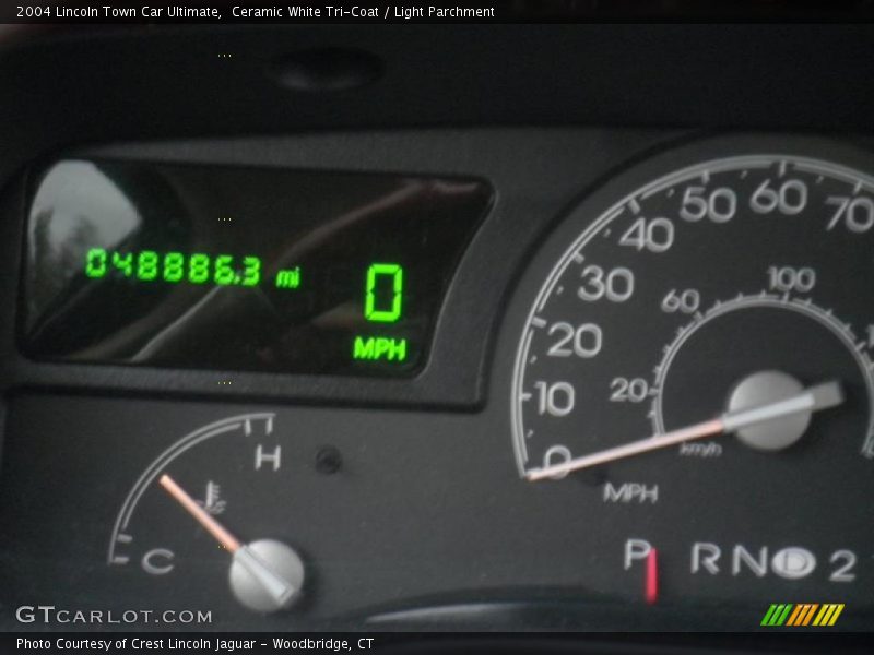 Ceramic White Tri-Coat / Light Parchment 2004 Lincoln Town Car Ultimate