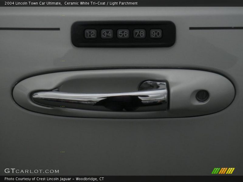 Ceramic White Tri-Coat / Light Parchment 2004 Lincoln Town Car Ultimate