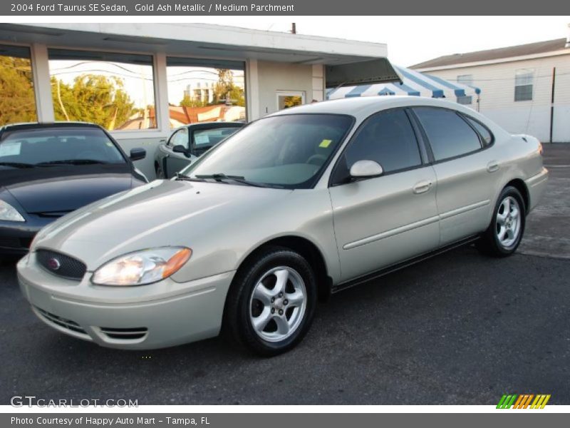Front 3/4 View of 2004 Taurus SE Sedan