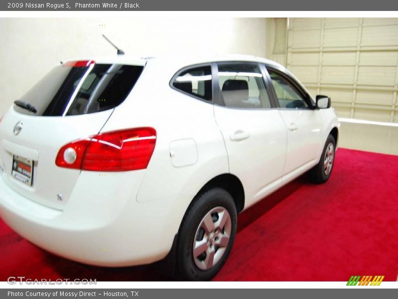 Phantom White / Black 2009 Nissan Rogue S