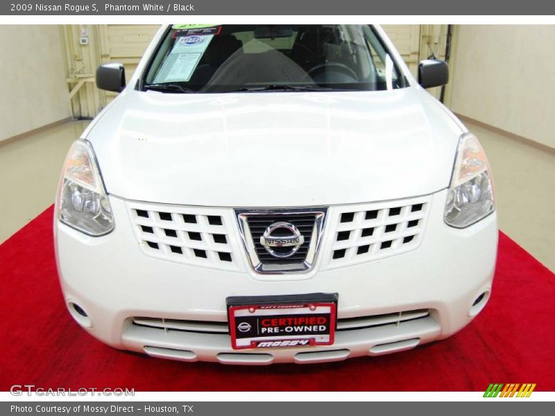 Phantom White / Black 2009 Nissan Rogue S