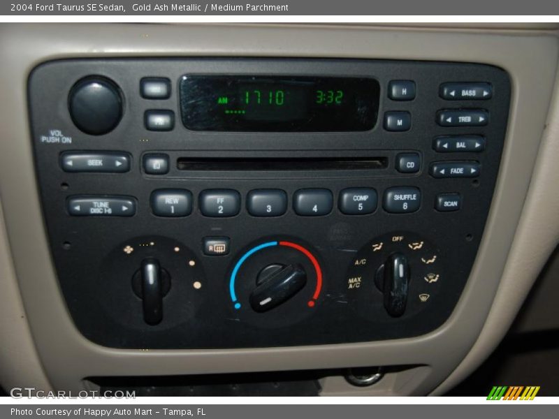 Controls of 2004 Taurus SE Sedan