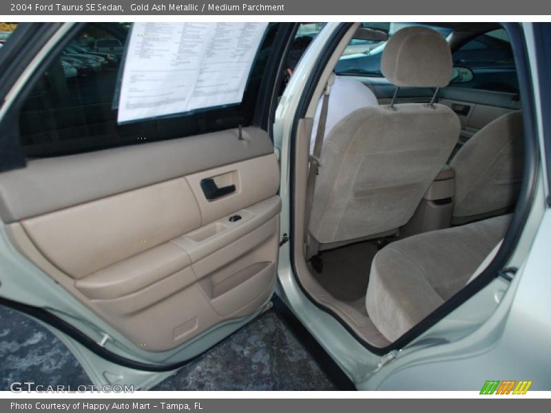  2004 Taurus SE Sedan Medium Parchment Interior