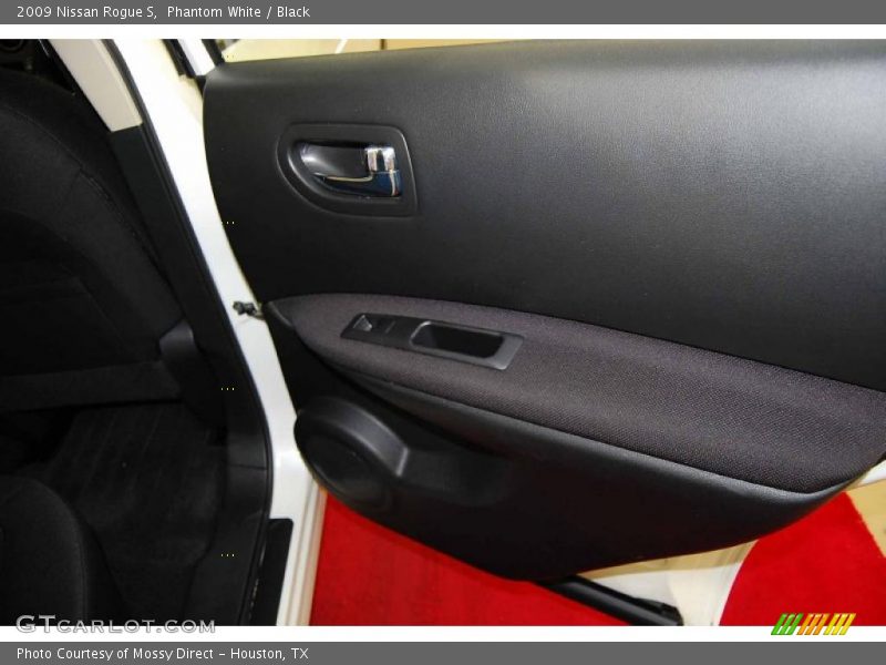 Phantom White / Black 2009 Nissan Rogue S
