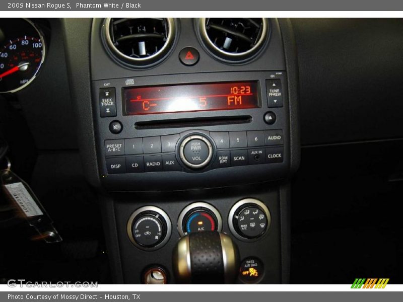 Phantom White / Black 2009 Nissan Rogue S
