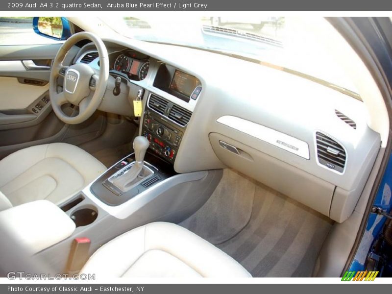 Dashboard of 2009 A4 3.2 quattro Sedan