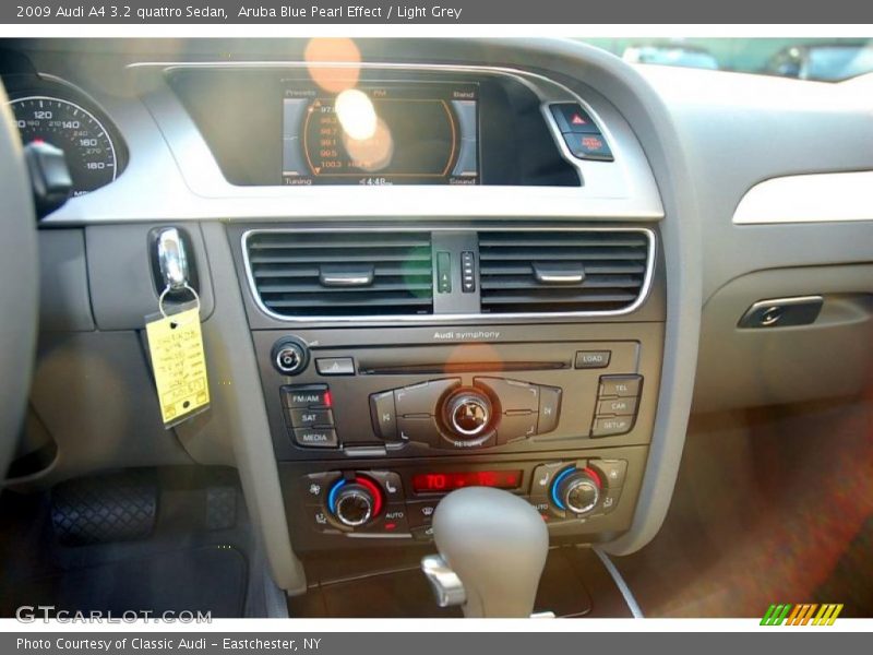 Controls of 2009 A4 3.2 quattro Sedan