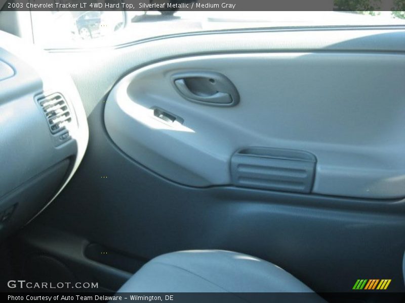 Silverleaf Metallic / Medium Gray 2003 Chevrolet Tracker LT 4WD Hard Top