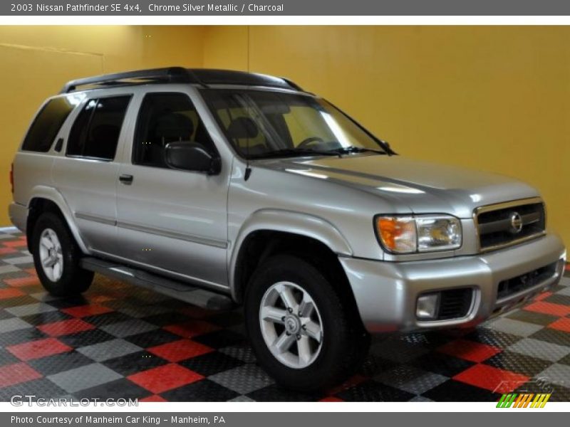 Chrome Silver Metallic / Charcoal 2003 Nissan Pathfinder SE 4x4
