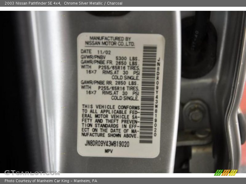 Chrome Silver Metallic / Charcoal 2003 Nissan Pathfinder SE 4x4