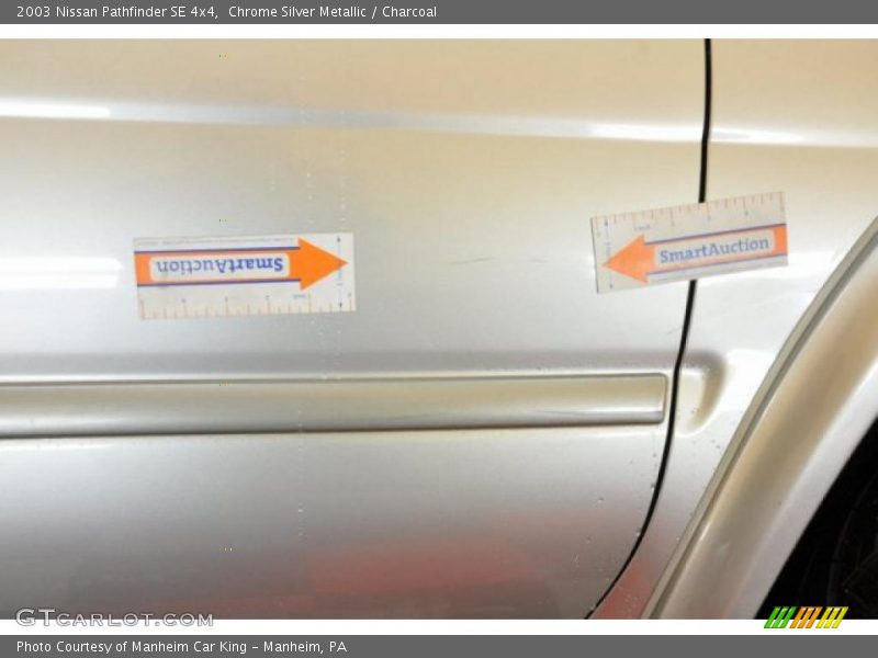 Chrome Silver Metallic / Charcoal 2003 Nissan Pathfinder SE 4x4