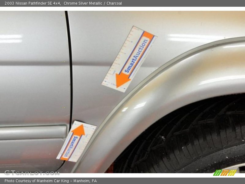 Chrome Silver Metallic / Charcoal 2003 Nissan Pathfinder SE 4x4