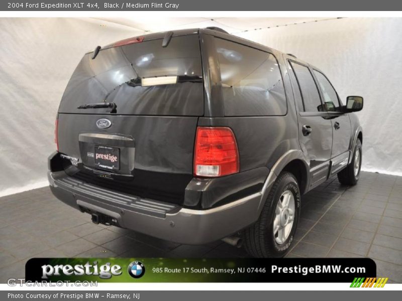 Black / Medium Flint Gray 2004 Ford Expedition XLT 4x4