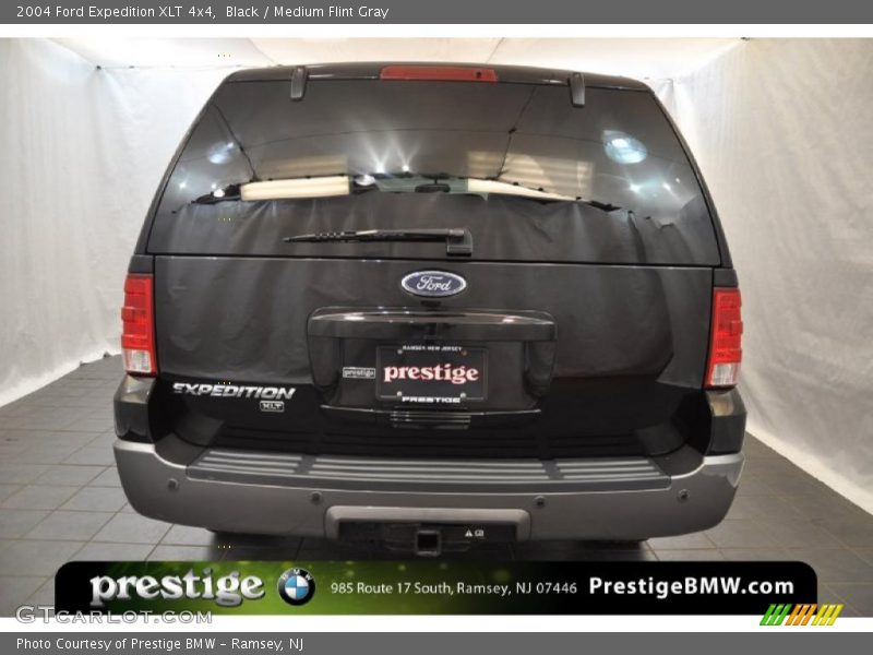Black / Medium Flint Gray 2004 Ford Expedition XLT 4x4