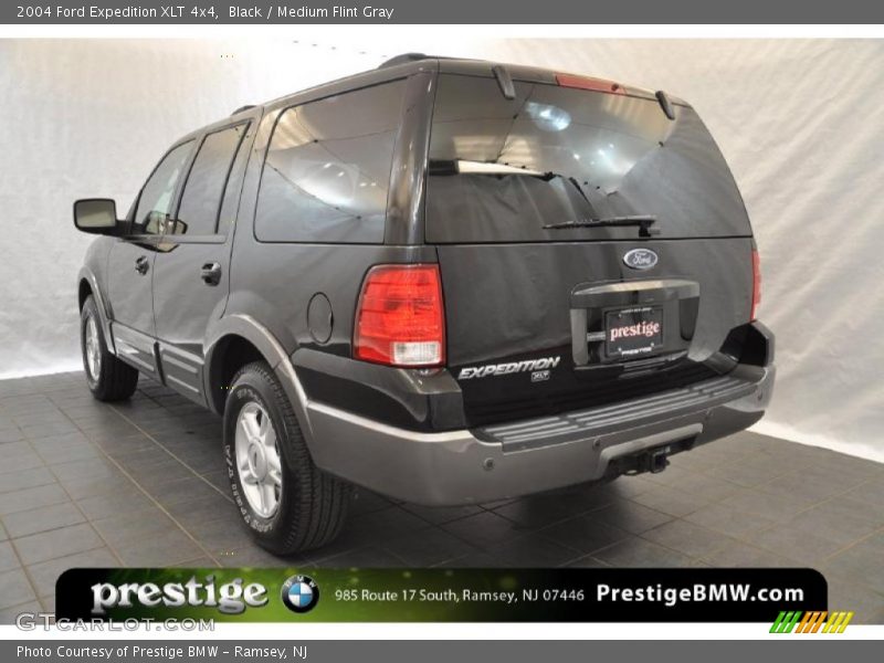 Black / Medium Flint Gray 2004 Ford Expedition XLT 4x4