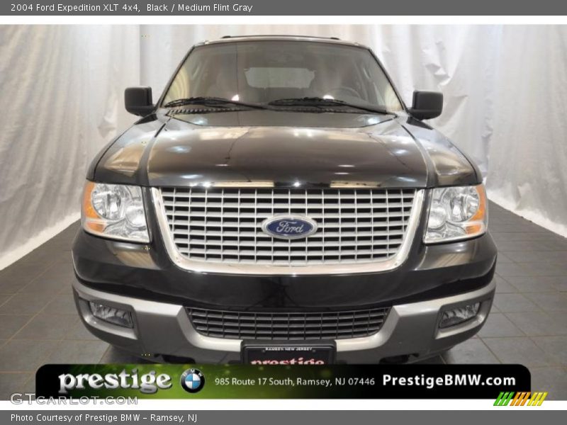 Black / Medium Flint Gray 2004 Ford Expedition XLT 4x4