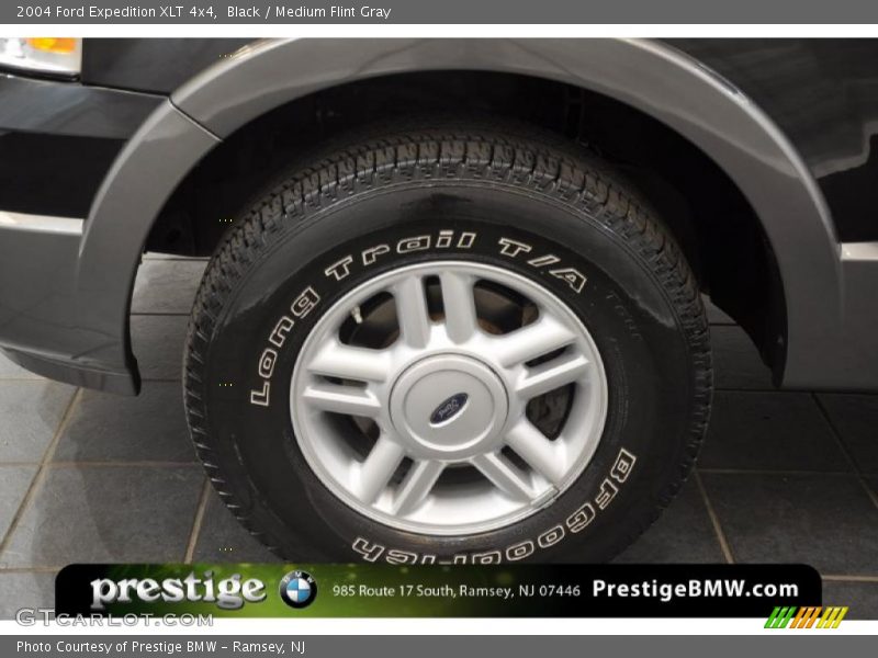 Black / Medium Flint Gray 2004 Ford Expedition XLT 4x4