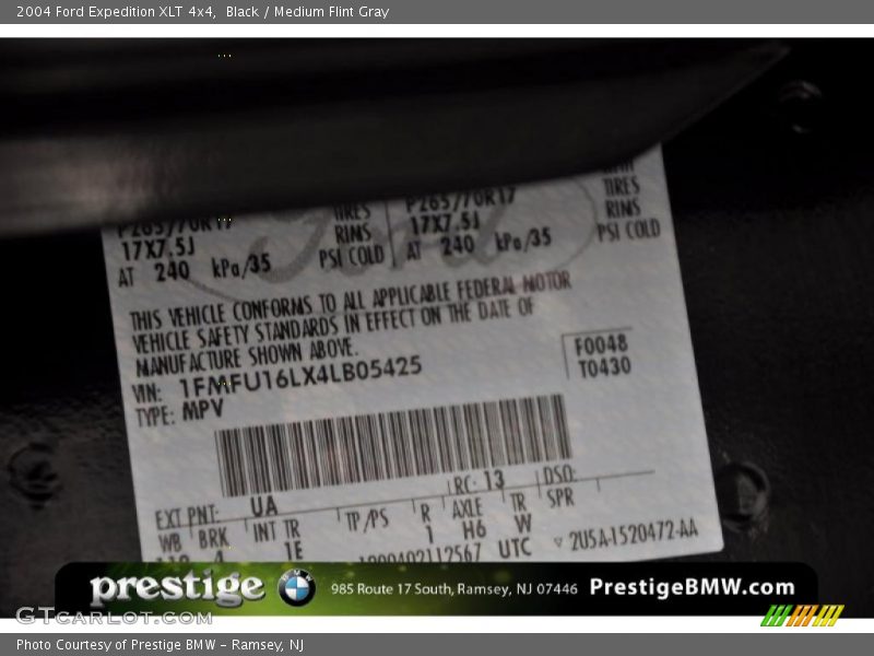 Black / Medium Flint Gray 2004 Ford Expedition XLT 4x4