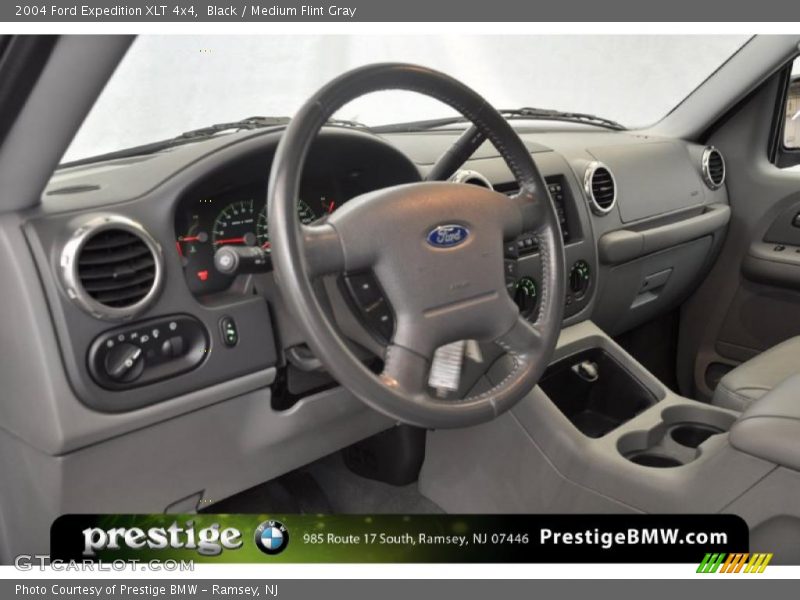 Black / Medium Flint Gray 2004 Ford Expedition XLT 4x4