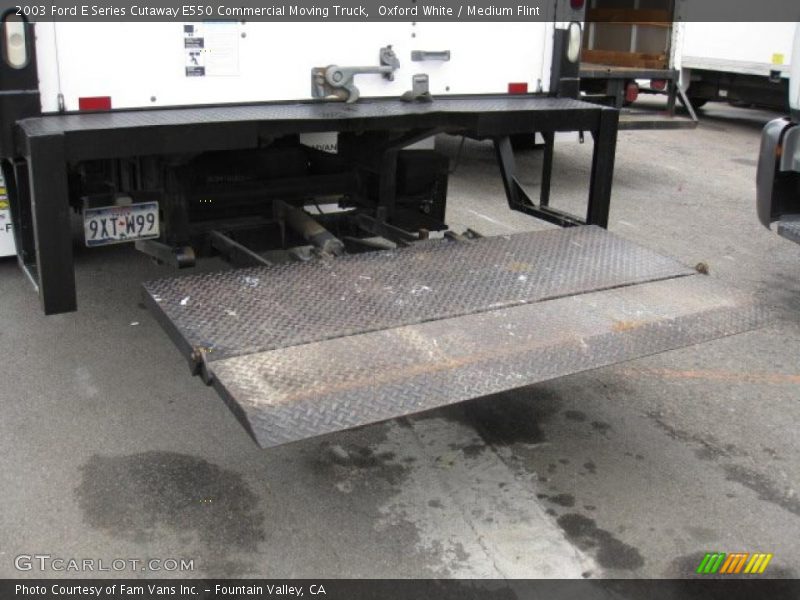 Oxford White / Medium Flint 2003 Ford E Series Cutaway E550 Commercial Moving Truck