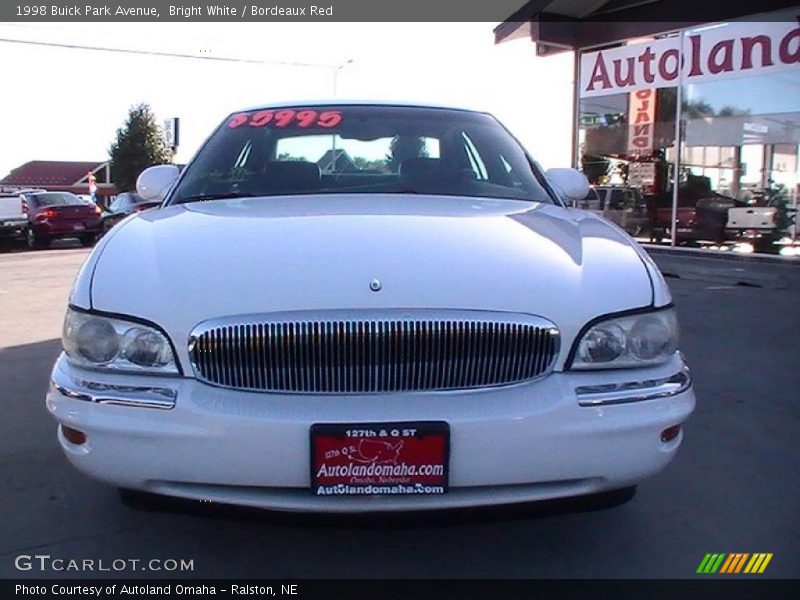 Bright White / Bordeaux Red 1998 Buick Park Avenue